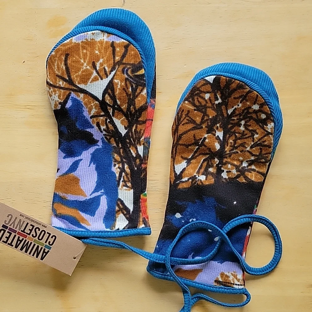 ANIMATED CLOSET MITTENS